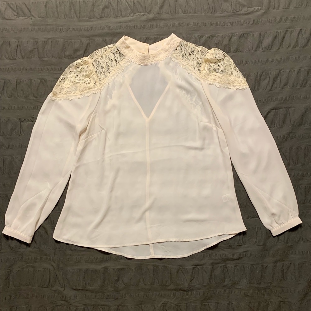 Lace shouldered off white blouse